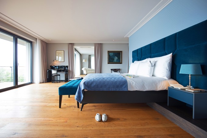 $value['slide']['alt']